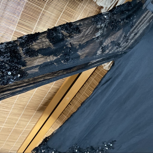 WHBM SEQUINED FLOWER BLOUSE - DNU Size XS Black - Picture 8 of 11